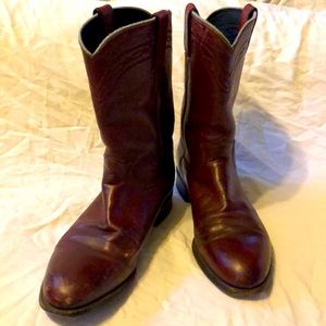 Maroon Justin boots, size 8